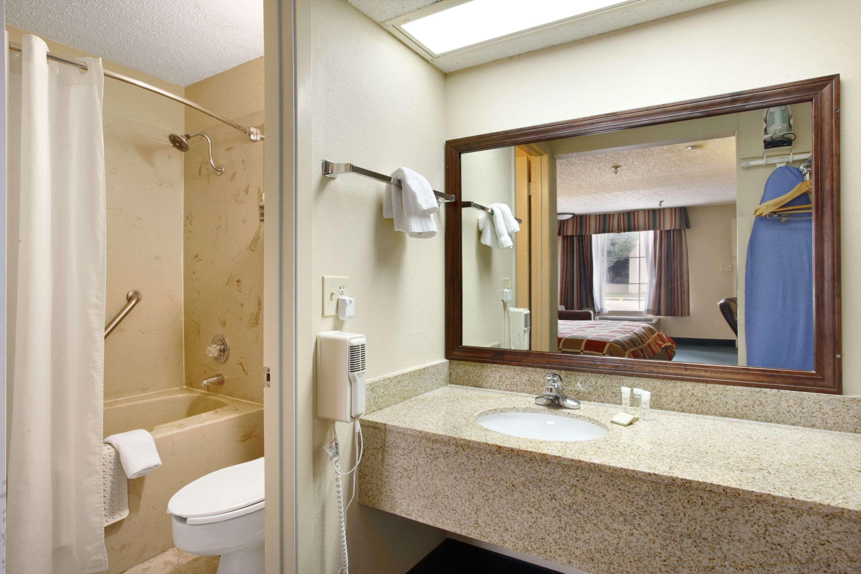 Super 8 By Wyndham New Iberia Quarto foto